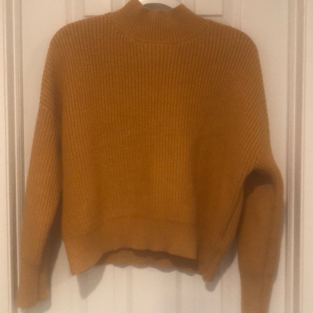 ☀️❄️Cozy goldenrod knit sweater☀️❄️
